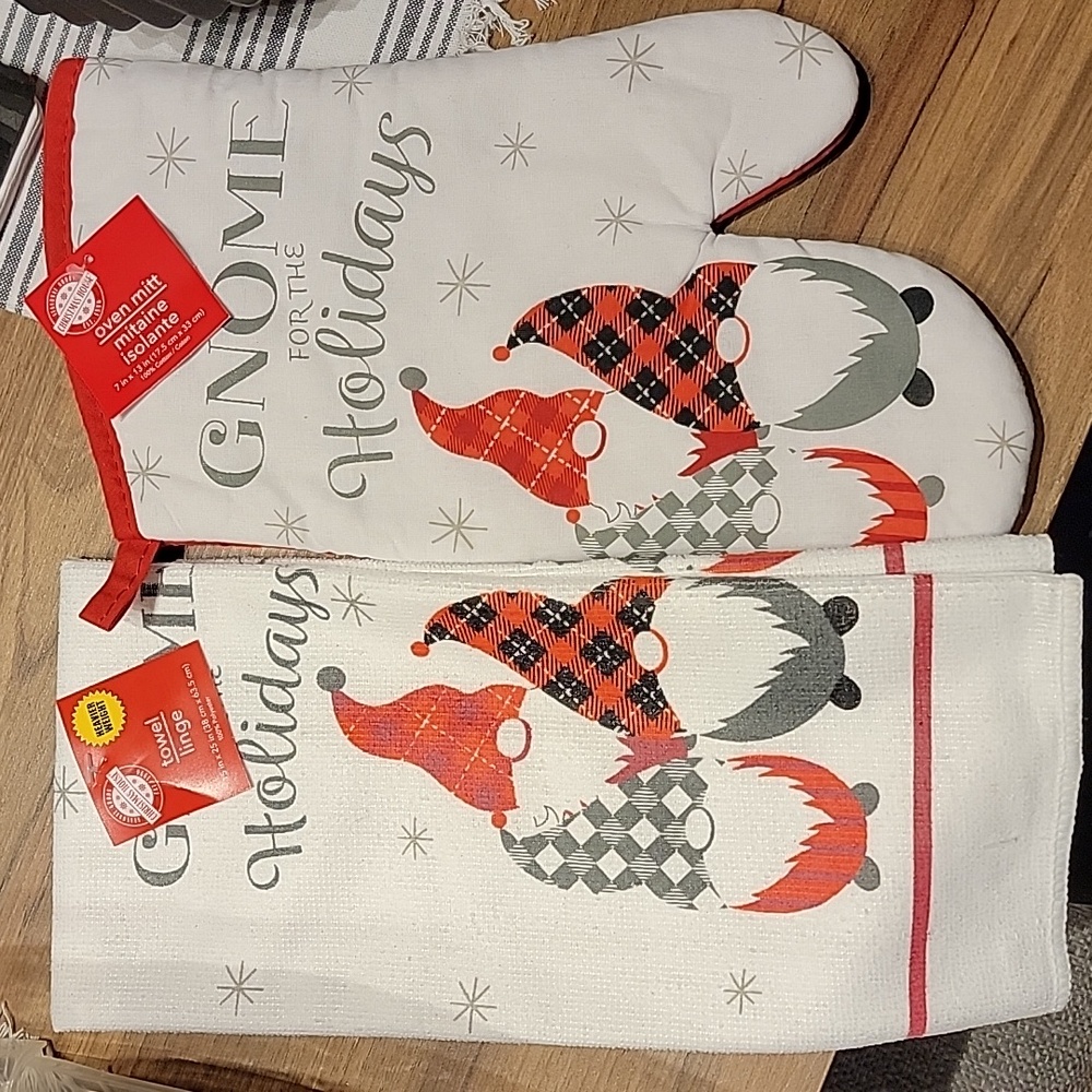 BRAND NEW gnome for the holidays towel and oven mit